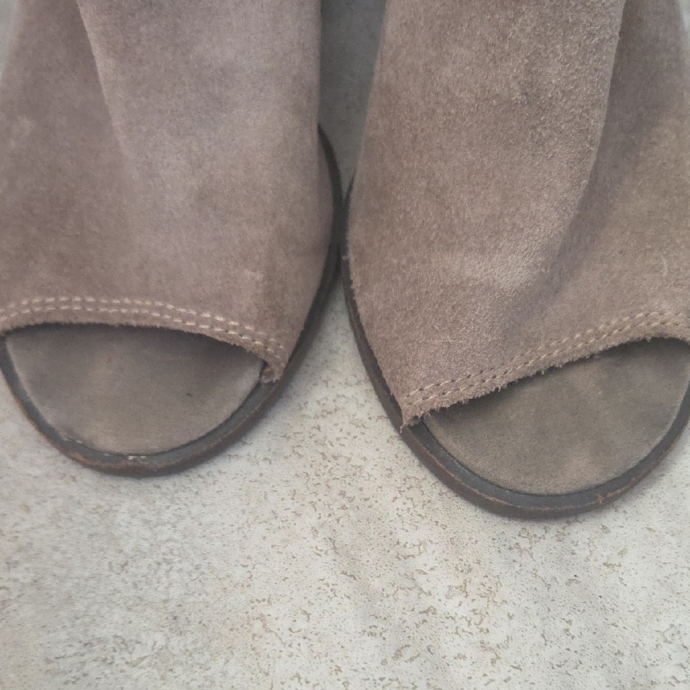 Lucky Brand Women's Brown Suede Mules with Floral Embroidery - Picture 4 of 12